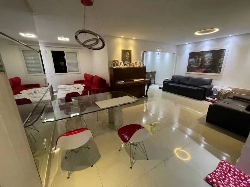 Foto 1 de Apartamento com 3 Quartos para alugar, 128m² em Setor Bueno, Goiânia