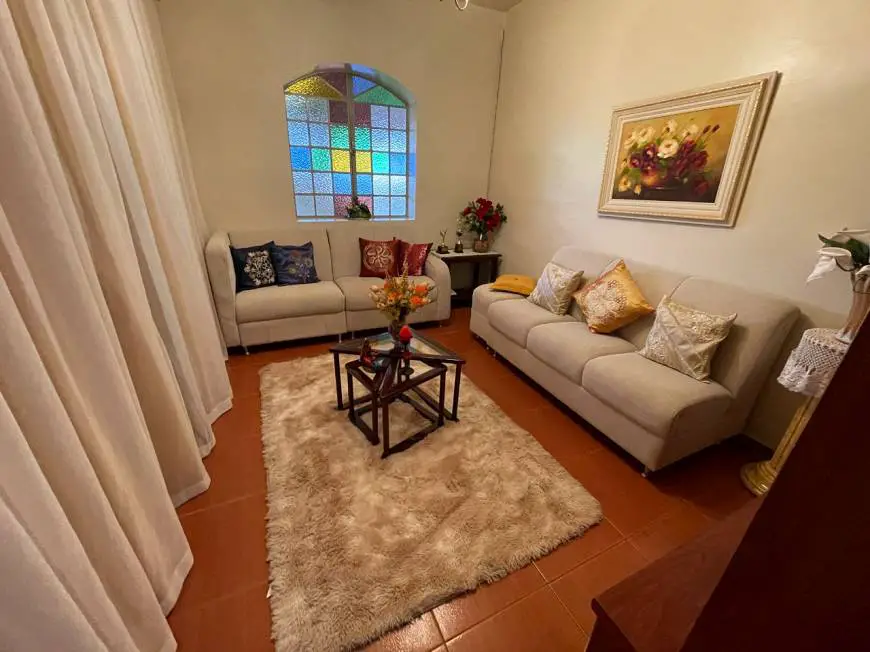 Foto 1 de Casa com 2 Quartos à venda, 175m² em Caiçaras, Belo Horizonte