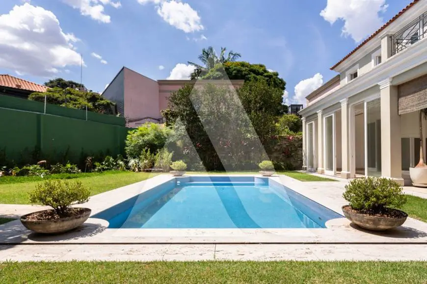 Foto 2 de Casa com 4 Quartos para venda ou aluguel, 730m² em Jardim Europa, São Paulo