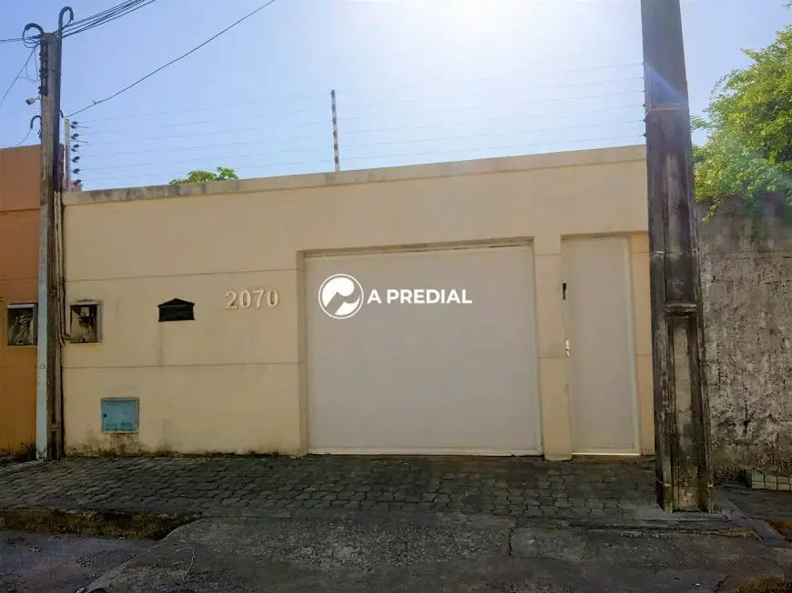 Foto 1 de Casa com 4 Quartos para alugar, 260m² em JOSE DE ALENCAR, Fortaleza
