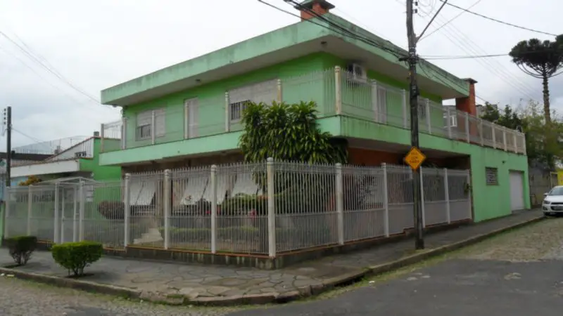 Foto 2 de Casa com 4 Quartos à venda, 273m² em Medianeira, Porto Alegre
