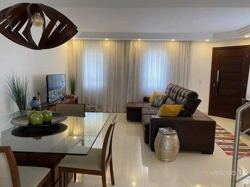 Foto 1 de Casa de Condomínio com 2 Quartos à venda, 175m² em Uberaba, Curitiba