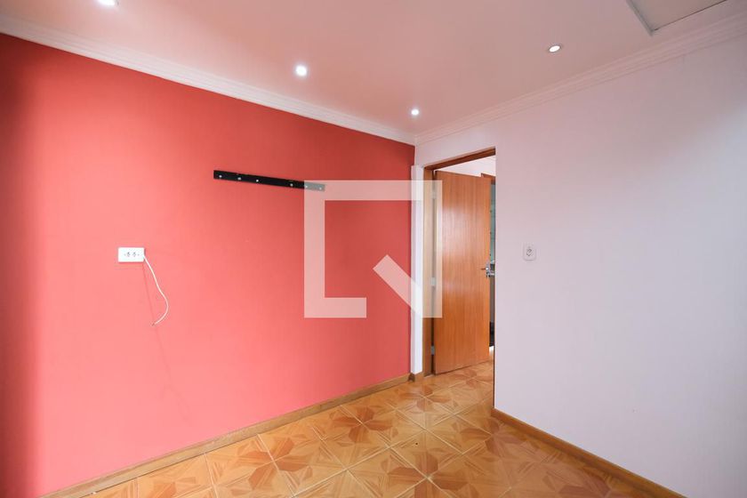 Foto 1 de Apartamento com 1 Quarto para alugar, 30m² em Novo Mundo, Curitiba