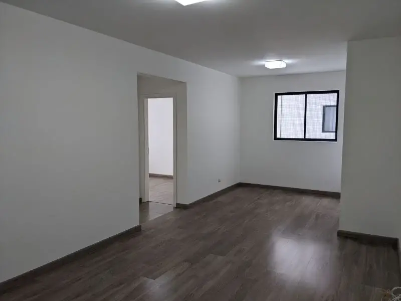 Foto 2 de Apartamento com 2 Quartos para alugar, 61m² em Centro, Curitiba