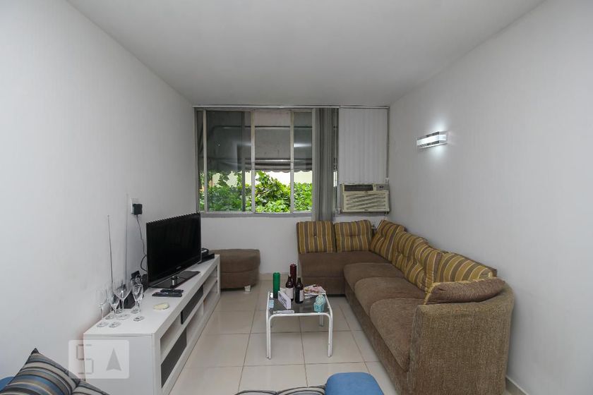 Foto 2 de Apartamento com 2 Quartos para alugar, 70m² em Leblon, Rio de Janeiro
