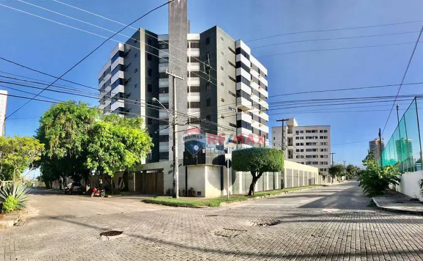 Foto 2 de Apartamento com 4 Quartos à venda, 200m² em Capim Macio, Natal