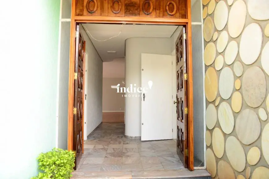 Foto 2 de Casa com 3 Quartos à venda, 235m² em Vila Sedenho, Araraquara