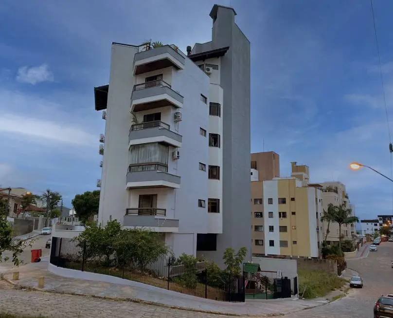 Foto 1 de Apartamento com 3 Quartos para alugar, 90m² em Abraão, Florianópolis