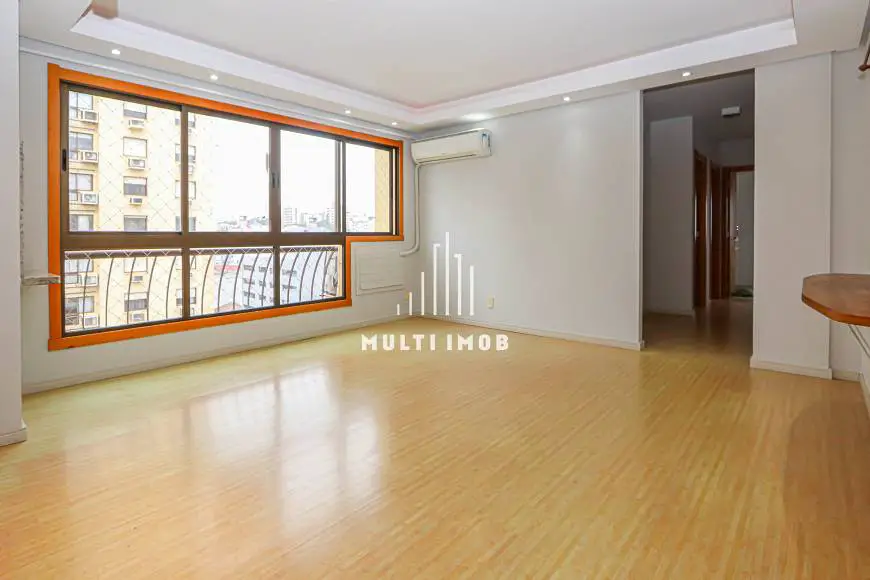 Foto 3 de Apartamento com 3 Quartos para alugar, 92m² em Passo da Areia, Porto Alegre