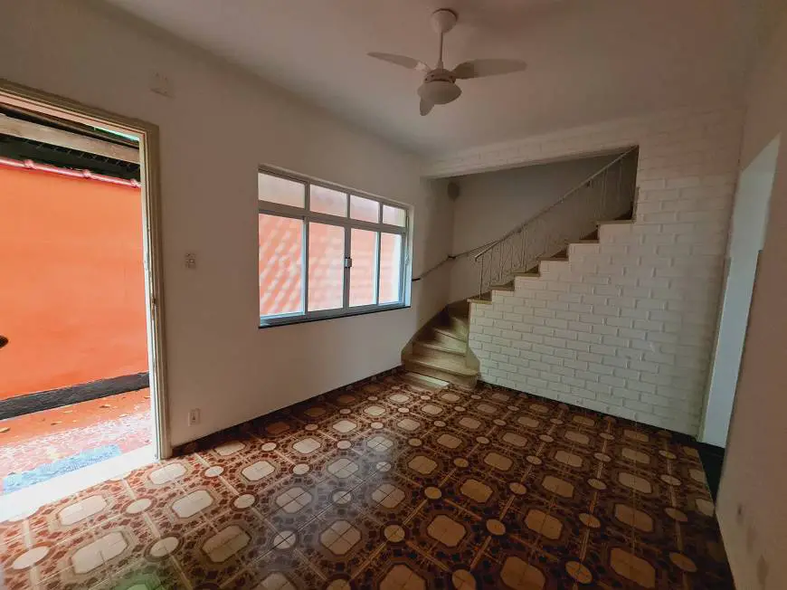 Foto 1 de Casa com 2 Quartos para alugar, 85m² em Boqueirão, Santos