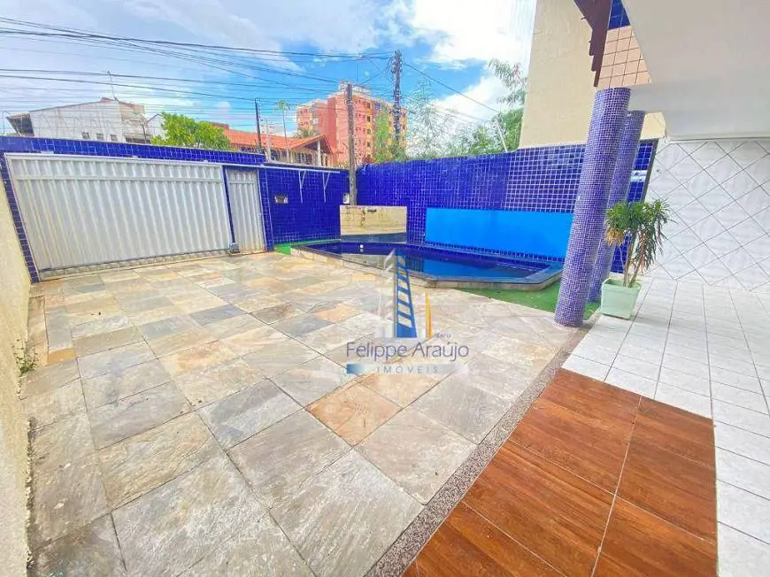 Foto 2 de Casa com 4 Quartos à venda, 204m² em Engenheiro Luciano Cavalcante, Fortaleza
