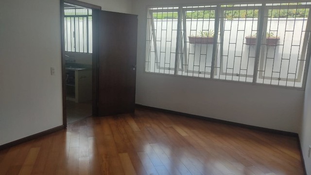 Foto 1 de Casa com 4 Quartos para alugar, 200m² em Jardim Social, Curitiba