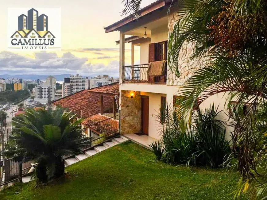 Foto 2 de Casa com 5 Quartos à venda, 300m² em Itacorubi, Florianópolis