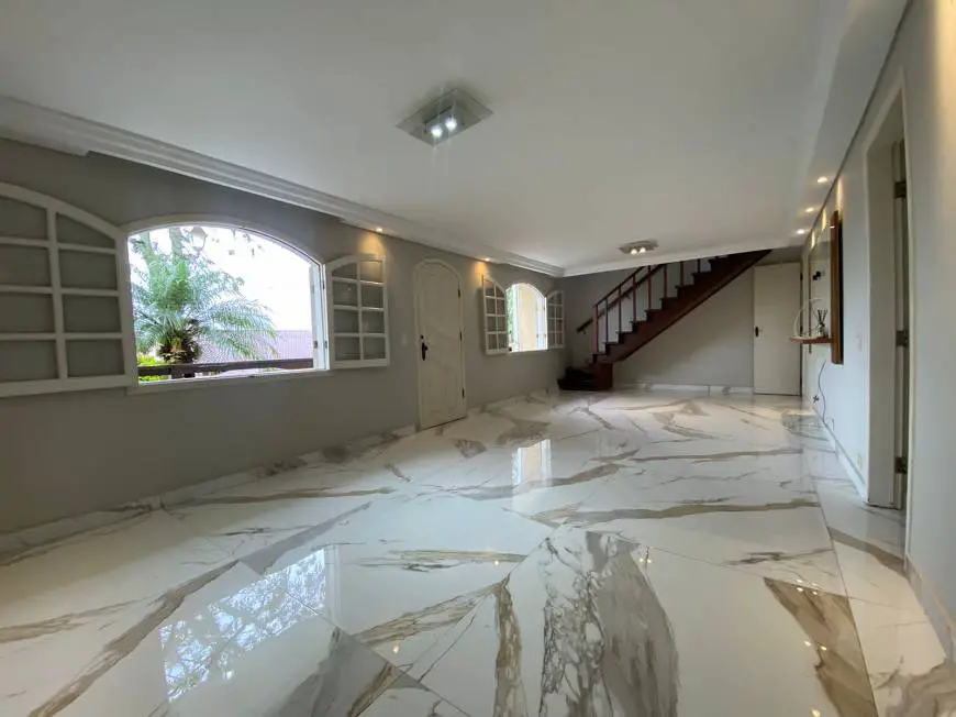 Foto 1 de Casa com 4 Quartos para alugar, 171m² em Bacacheri, Curitiba
