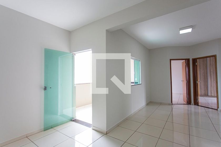 Foto 1 de Apartamento com 3 Quartos para alugar, 81m² em Presidente Roosevelt, Uberlândia