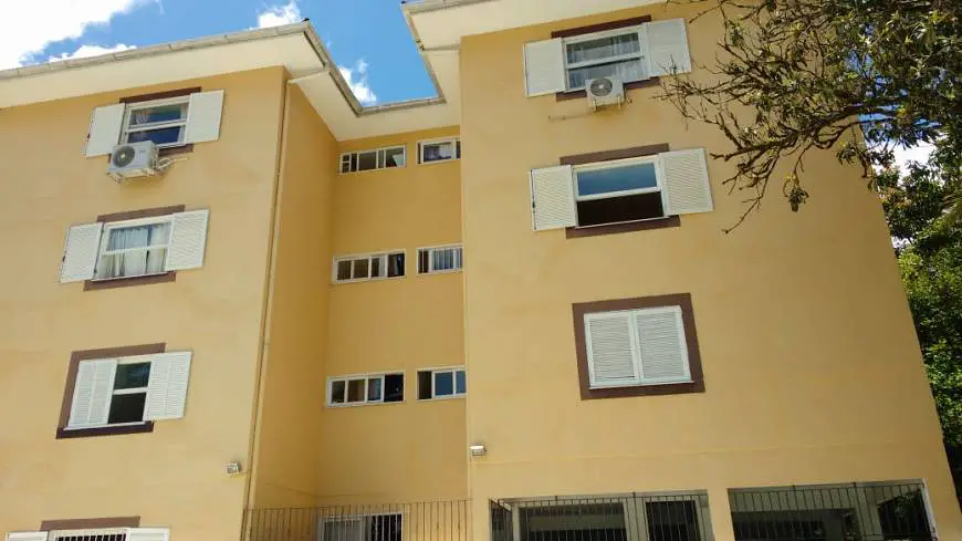 Foto 2 de Apartamento com 3 Quartos à venda, 91m² em Valparaiso, Petrópolis