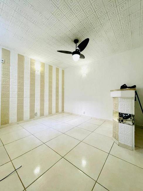 Foto 2 de Casa com 2 Quartos à venda, 120m² em Inhaúma, Rio de Janeiro