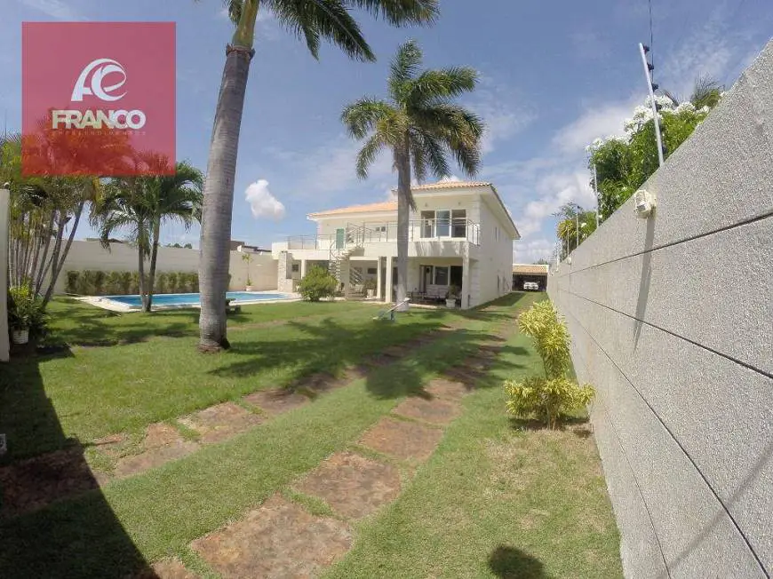 Foto 2 de Casa com 5 Quartos à venda, 700m² em Candelária, Natal