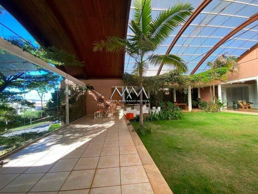 Foto 2 de Casa de Condomínio com 4 Quartos para alugar, 700m² em Vila Castela , Nova Lima
