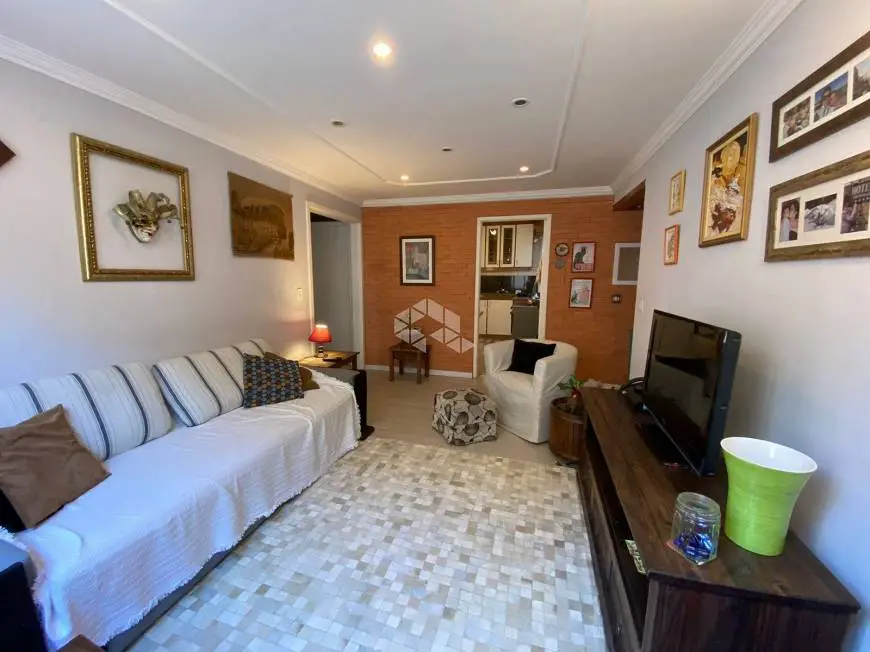 Foto 2 de Apartamento com 3 Quartos à venda, 56m² em Jardim Botânico, Porto Alegre