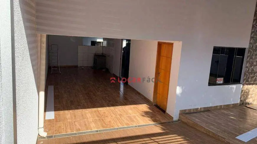 Foto 2 de Casa com 2 Quartos para alugar, 82m² em Jardim Alvorada, Maringá