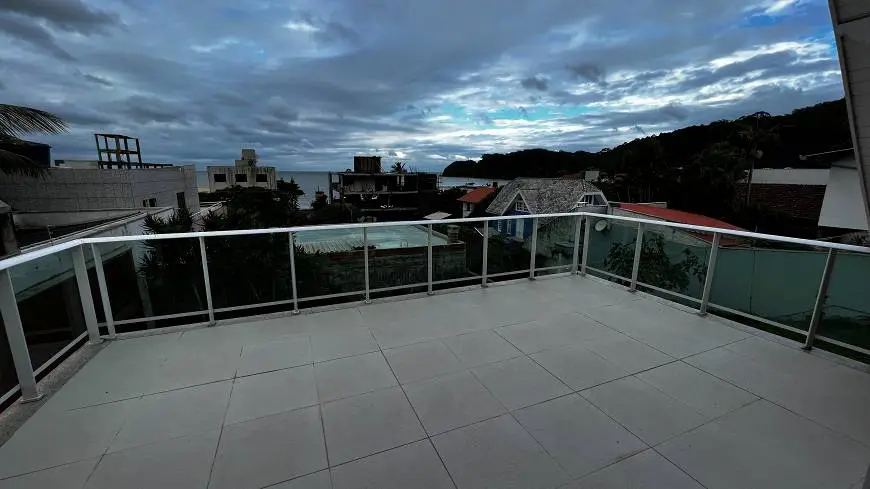 Foto 2 de Casa com 3 Quartos para alugar, 300m² em Cabeçudas, Itajaí