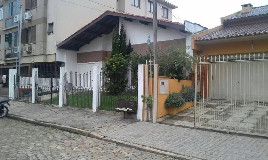 Foto 1 de Casa com 3 Quartos à venda, 320m² em Jardim Itú Sabará, Porto Alegre