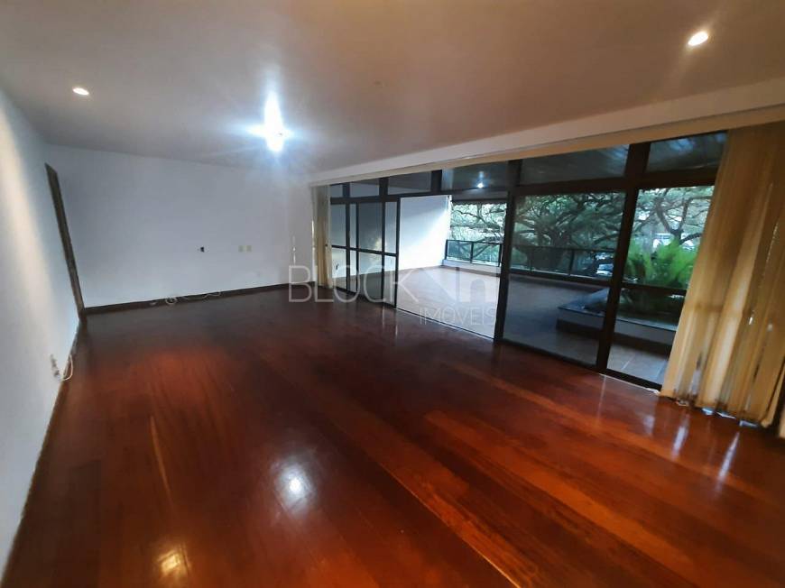 Foto 5 de Apartamento com 3 Quartos para venda ou aluguel, 210m² em Barra da Tijuca, Rio de Janeiro