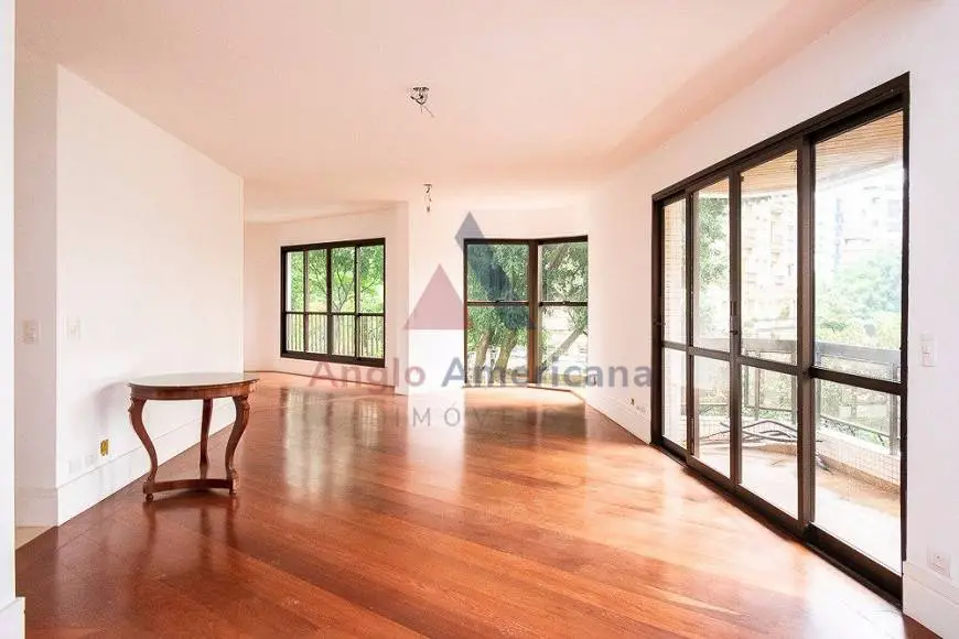 Foto 1 de Apartamento com 3 Quartos à venda, 210m² em Vila Nova Conceição, São Paulo