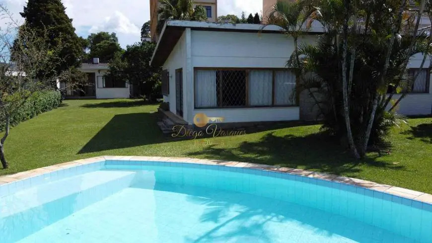 Foto 2 de Casa com 3 Quartos à venda, 1100m² em Jardim Cascata, Teresópolis