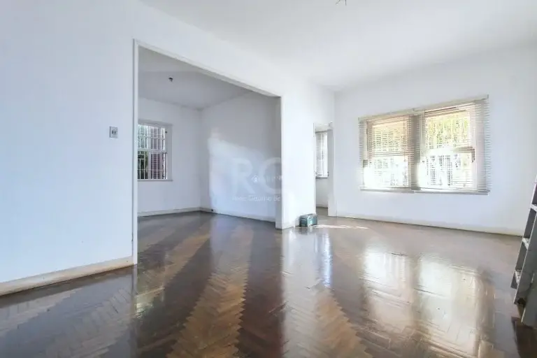 Foto 5 de Casa com 4 Quartos à venda, 200m² em Medianeira, Porto Alegre