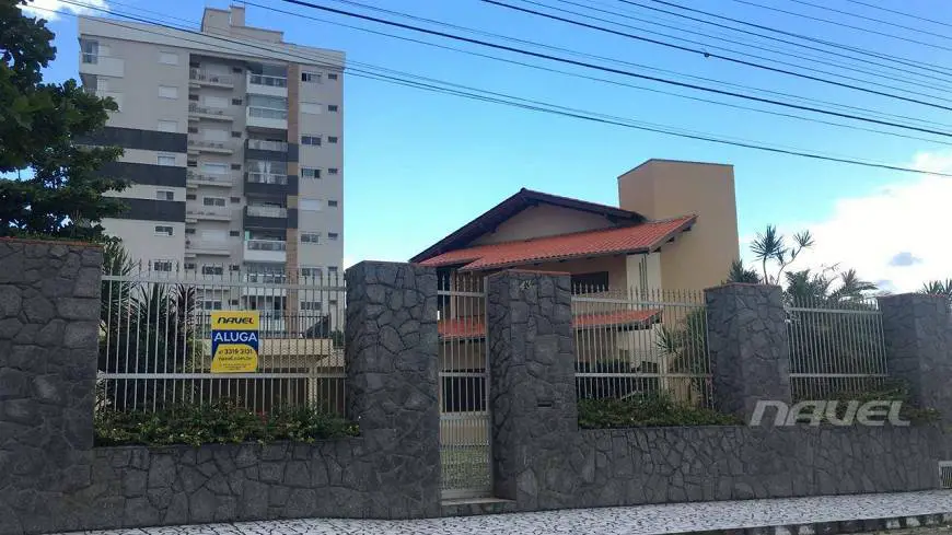Foto 1 de Casa com 4 Quartos para alugar, 239m² em São Pedro, Navegantes
