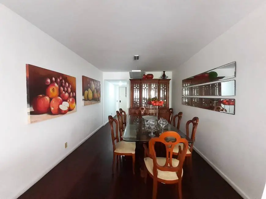 Foto 2 de Apartamento com 4 Quartos à venda, 190m² em Leme, Rio de Janeiro