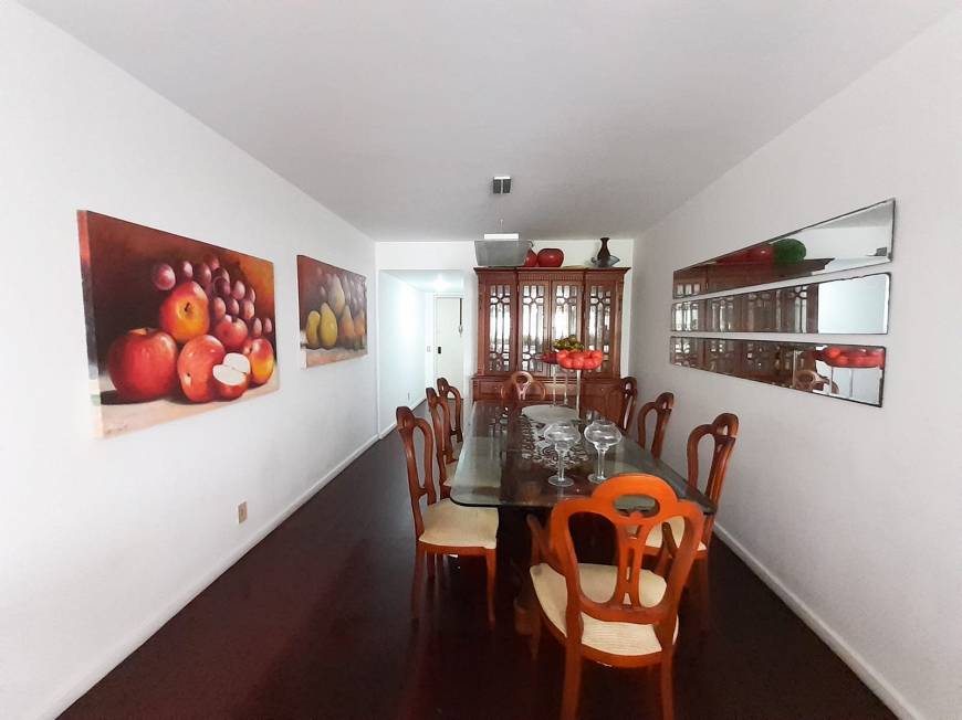 Foto 4 de Apartamento com 4 Quartos à venda, 190m² em Leme, Rio de Janeiro