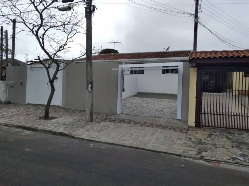 Foto 3 de Casa com 3 Quartos para alugar, 140m² em Capão Raso, Curitiba