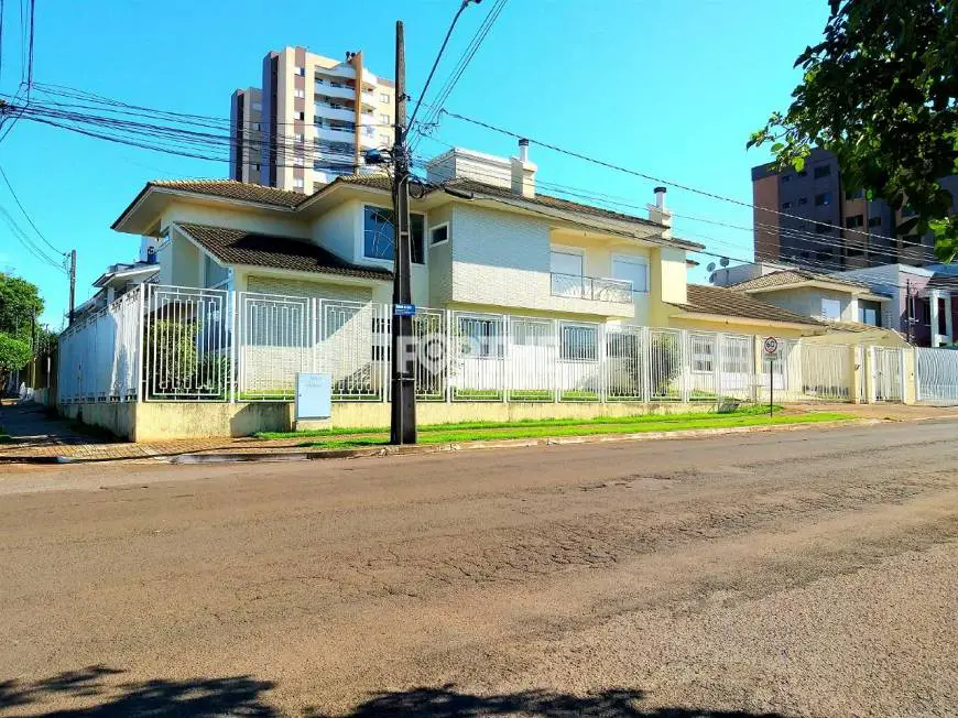 Foto 1 de Sobrado com 4 Quartos à venda, 416m² em Centro, Cascavel