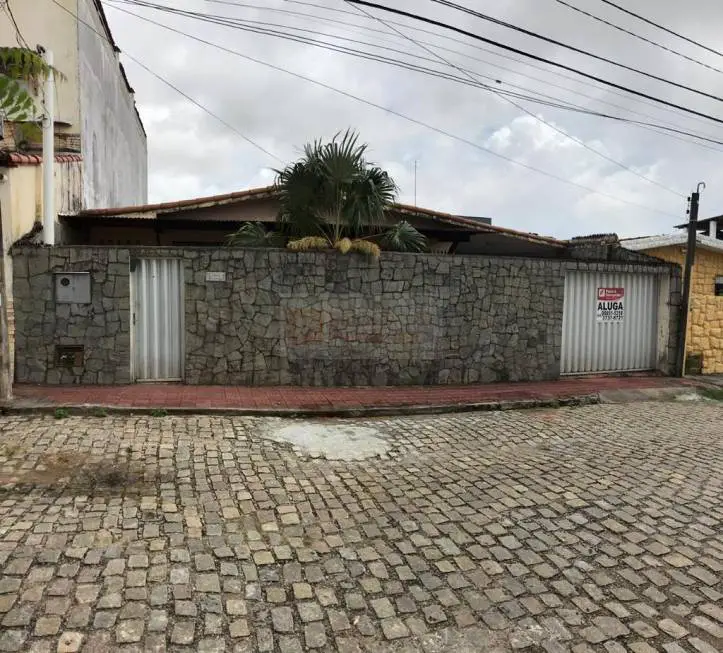 Foto 1 de Casa com 3 Quartos para alugar, 190m² em Capim Macio, Natal