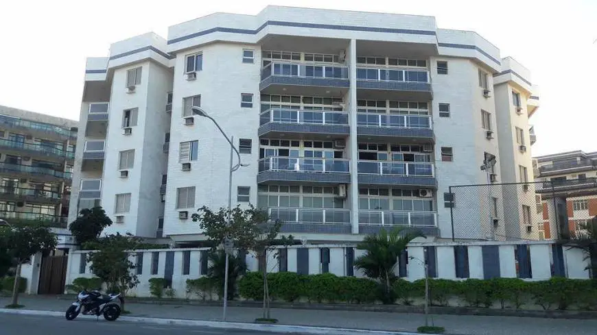Foto 1 de Apartamento com 3 Quartos à venda, 205m² em Algodoal, Cabo Frio