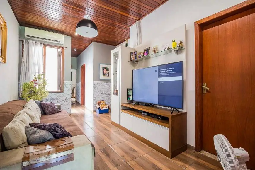 Foto 1 de Casa com 4 Quartos para alugar, 120m² em Medianeira, Porto Alegre