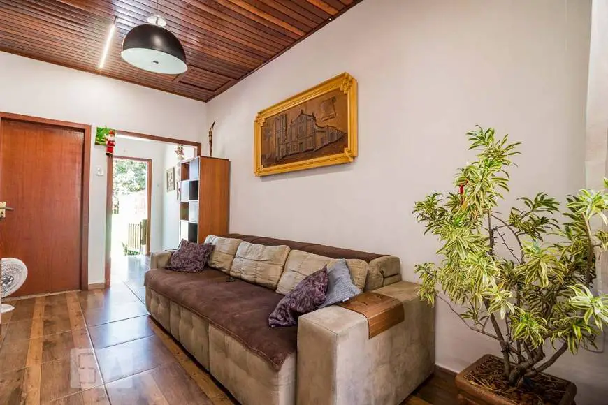 Foto 2 de Casa com 4 Quartos para alugar, 120m² em Medianeira, Porto Alegre