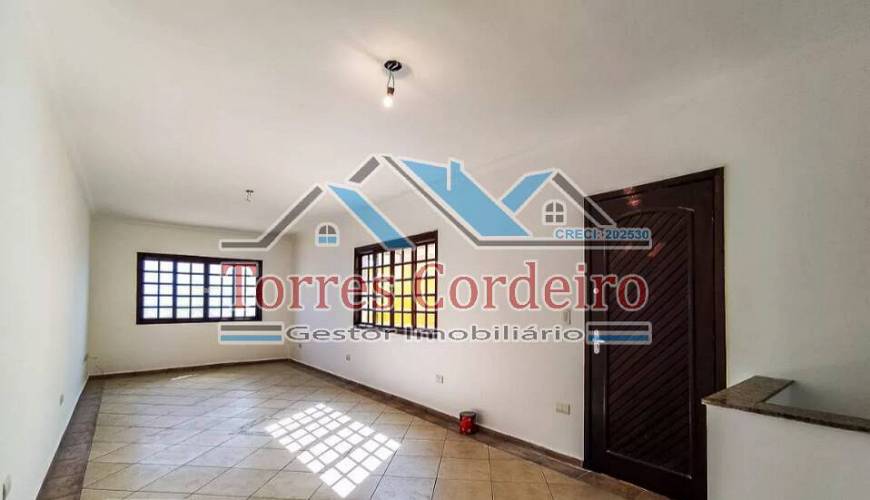 Foto 3 de Sobrado com 3 Quartos para alugar, 180m² em Jardim Monte Kemel, São Paulo