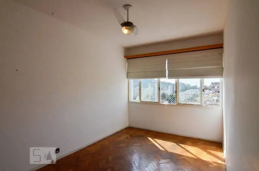 Foto 1 de Apartamento com 3 Quartos para alugar, 82m² em Laranjeiras, Rio de Janeiro