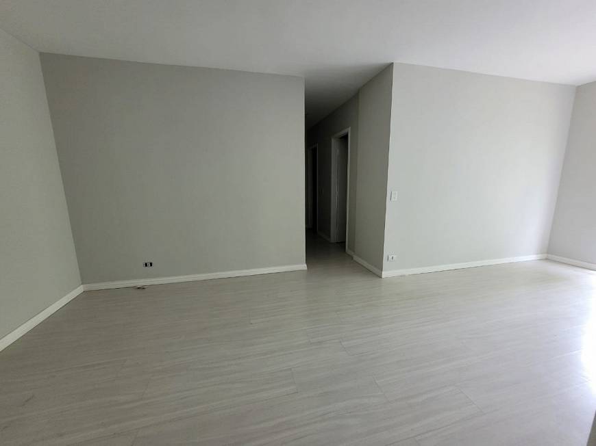 Foto 2 de Apartamento com 3 Quartos à venda, 66m² em Uberaba, Curitiba