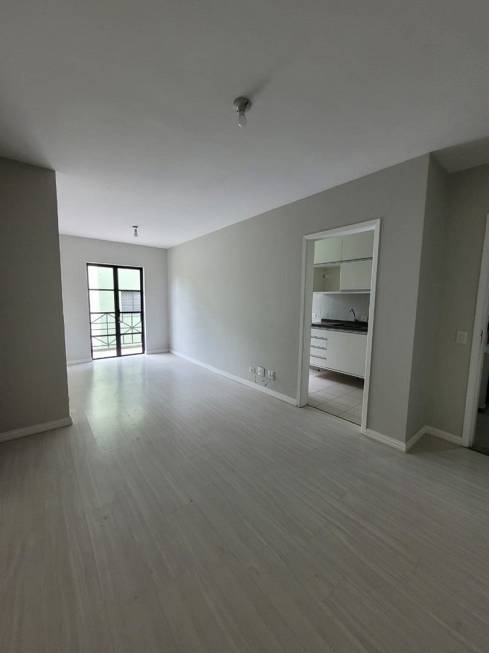 Foto 4 de Apartamento com 3 Quartos à venda, 66m² em Uberaba, Curitiba