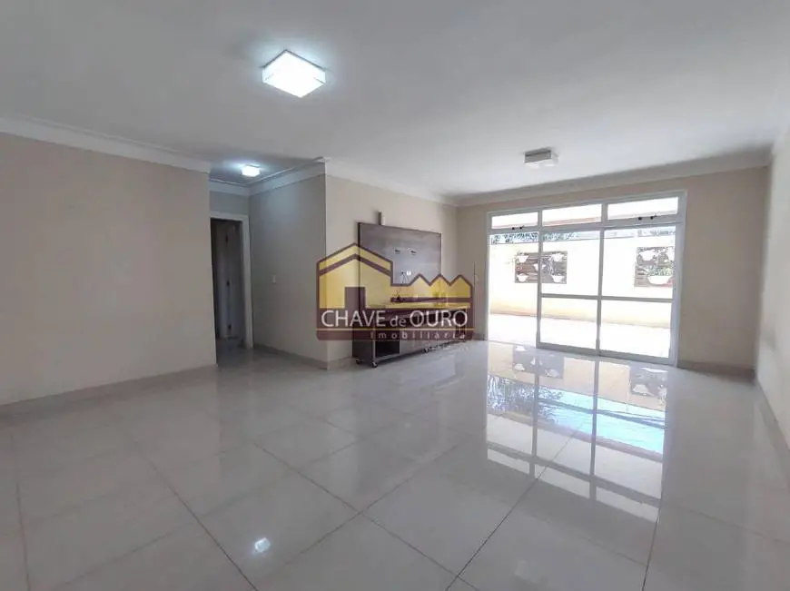 Foto 1 de Apartamento com 3 Quartos para alugar, 156m² em Vila Maria Helena, Uberaba