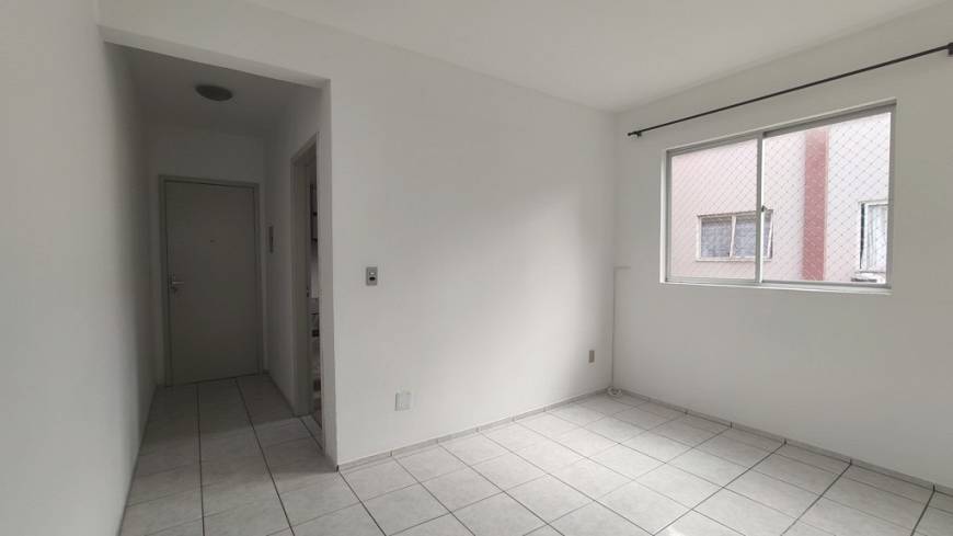 Foto 3 de Apartamento com 2 Quartos para alugar, 51m² em América, Joinville
