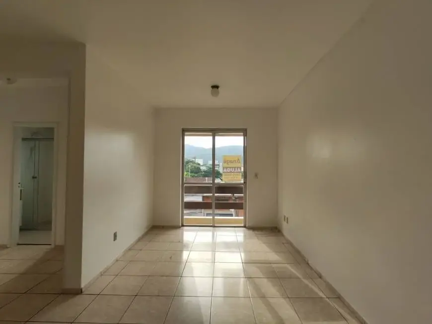 Foto 5 de Apartamento com 2 Quartos para alugar, 70m² em América, Joinville