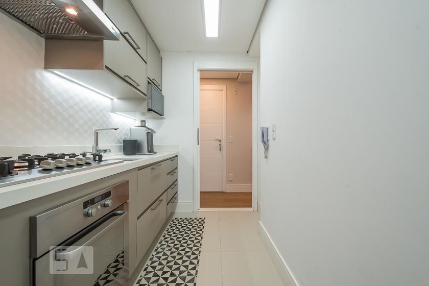 Foto 4 de Apartamento com 2 Quartos à venda, 92m² em Santo Amaro, São Paulo