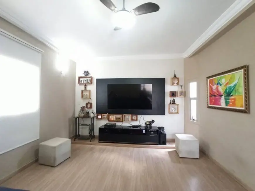 Foto 2 de Casa com 2 Quartos à venda, 252m² em Araés, Cuiabá