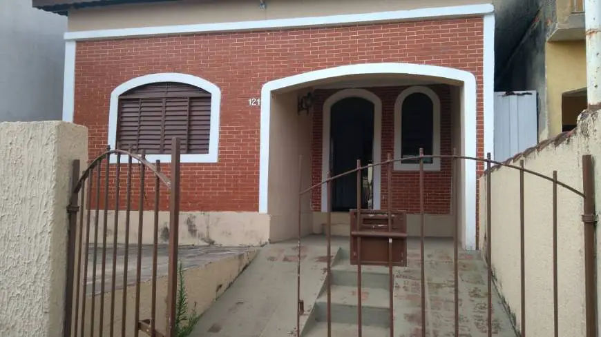 Foto 1 de Casa com 2 Quartos para alugar, 67m² em Centro, Aracoiaba da Serra